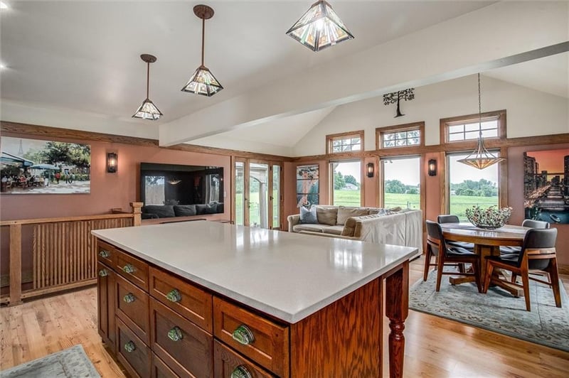 507 Karapat Dr, Kansas City, MO 64155