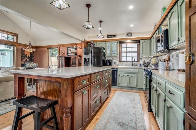 507 Karapat Dr, Kansas City, MO 64155