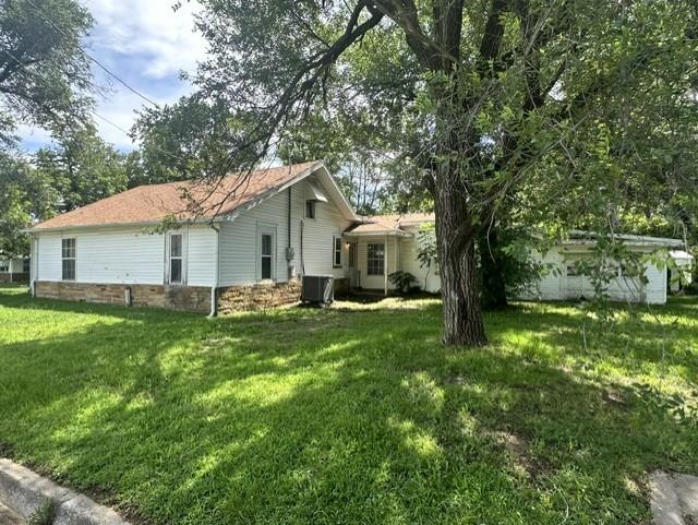 1329 Allison St, Nevada, MO 64772
