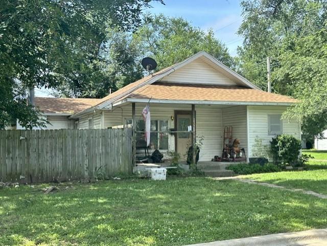1329 Allison St, Nevada, MO 64772