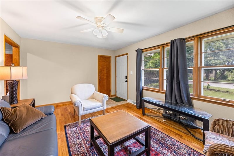 909 Lexington Ave, Independence, MO 64050