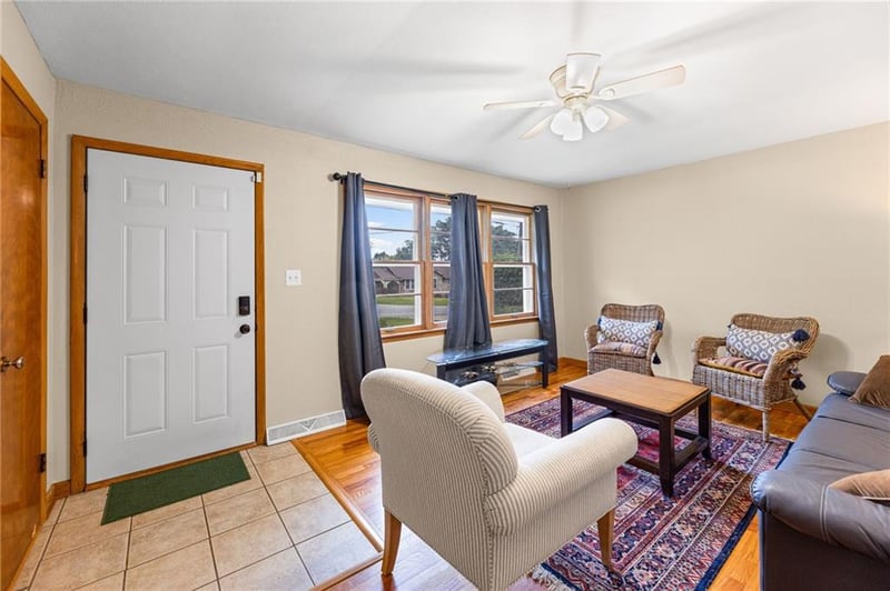 909 Lexington Ave, Independence, MO 64050