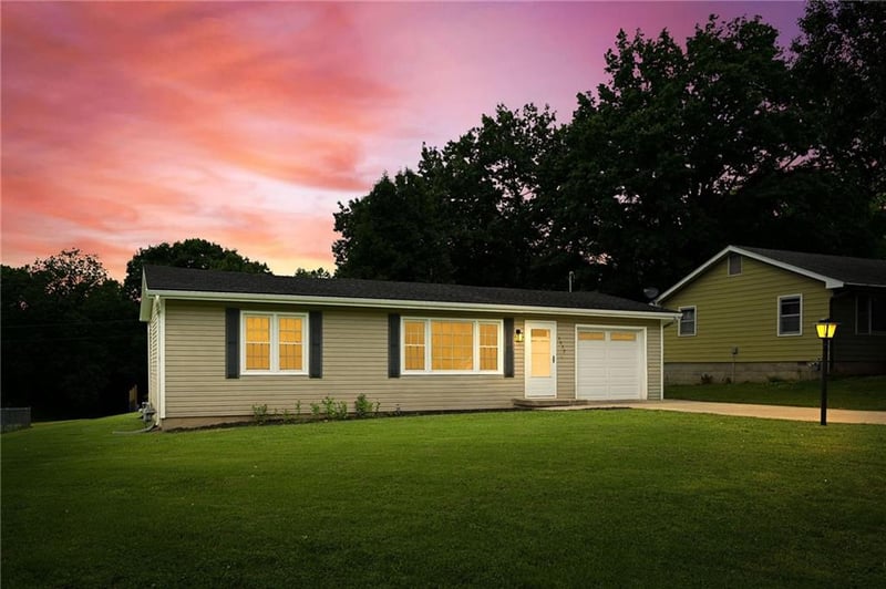 3032 Iowa St, Leavenworth, KS 66048