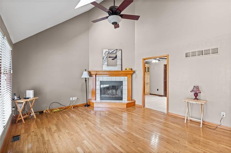 10526 Central St, Kansas City, MO 64155