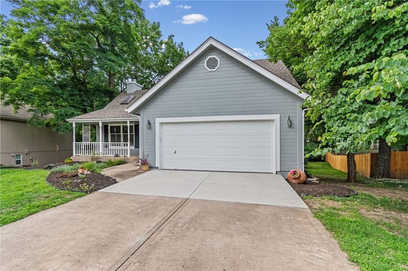 10526 Central St, Kansas City, MO 64155