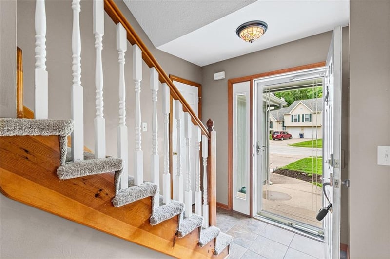 10526 Central St, Kansas City, MO 64155