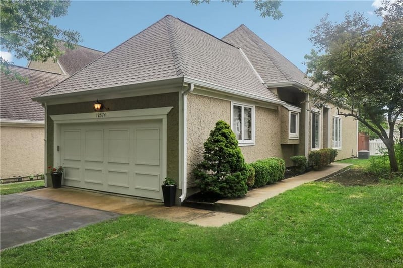 12574 Barkley St, Overland Park, KS 66209
