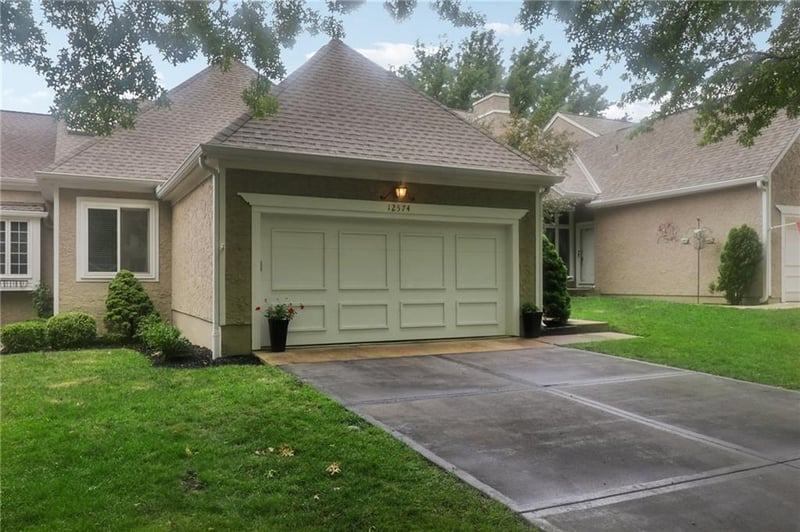 12574 Barkley St, Overland Park, KS 66209
