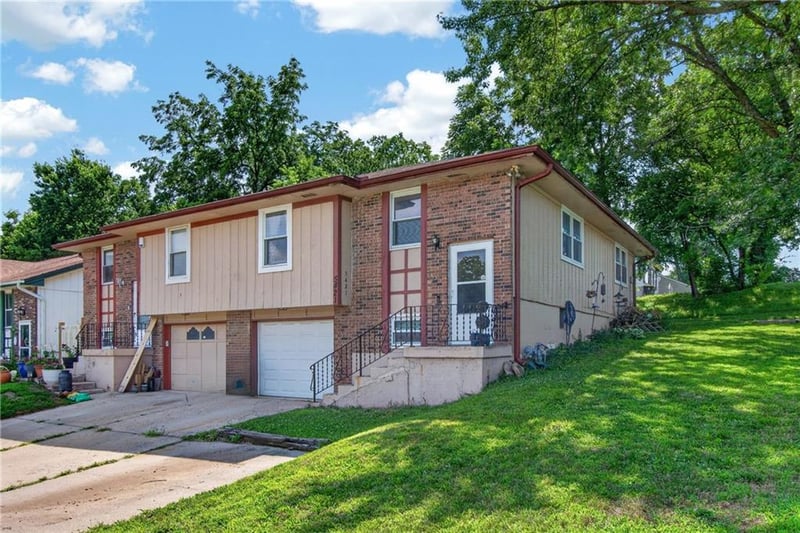 5421 50th St, Kansas City, MO 64119