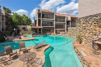 1111 W 46 St #2, Kansas City, MO 64112