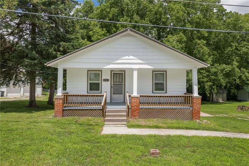 2501 Excello Dr, St Joseph, MO 64503