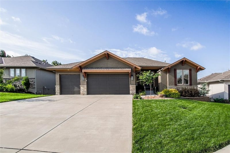 22235 W 98th Ter, Lenexa, KS 66220