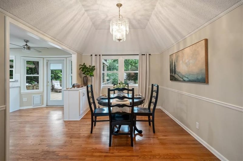 8622 Broadmoor St, Overland Park, KS 66212