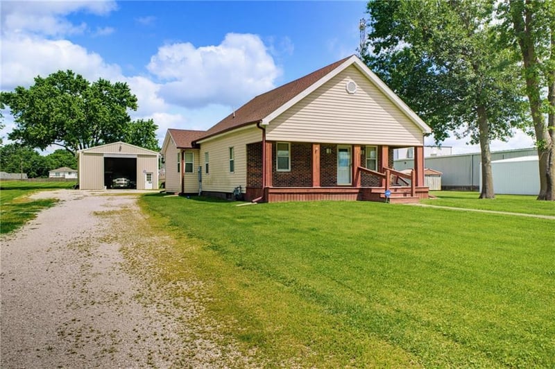729 Brunswick St, Brookfield, MO 64628