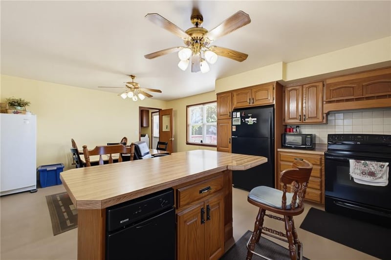 729 Brunswick St, Brookfield, MO 64628