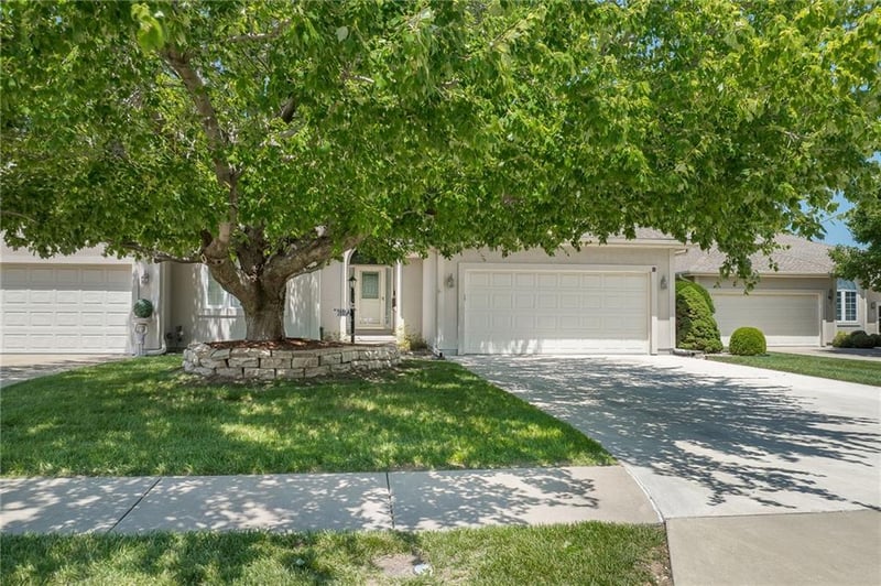 3005 Hirter Dr #A, St Joseph, MO 64506