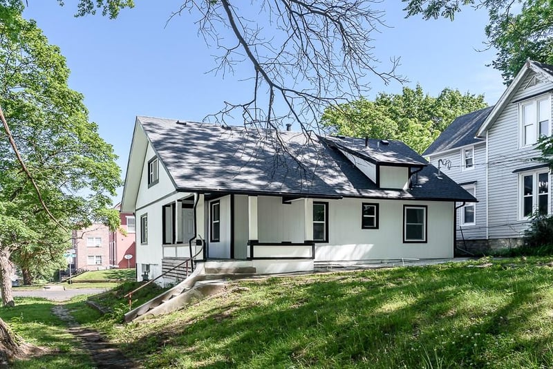 601 7th St, Leavenworth, KS 66048