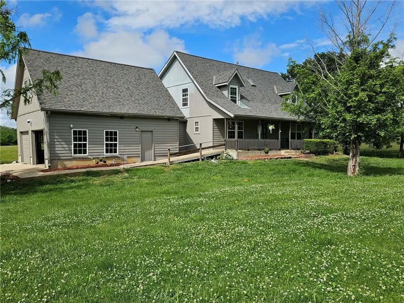 10510 327th St, Paola, KS 66071
