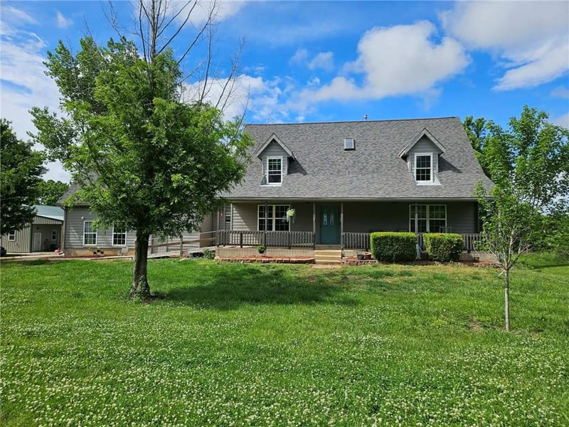 10510 327th St, Paola, KS 66071
