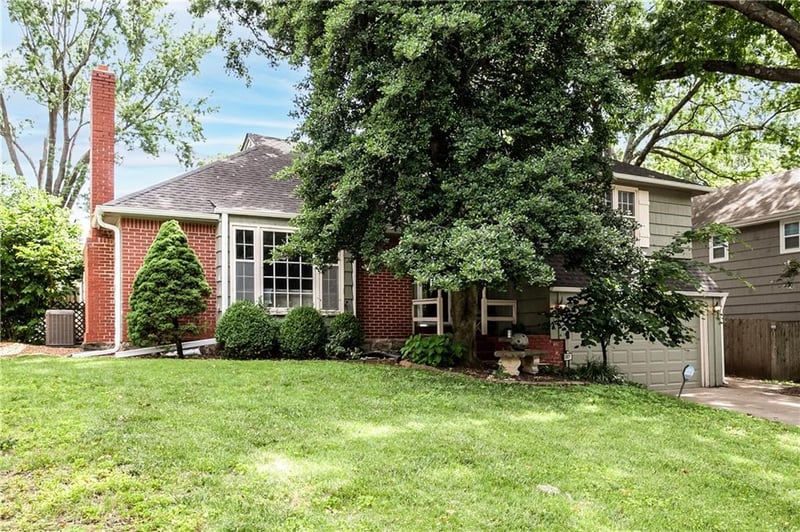 2821 73rd St, Prairie Village, KS 66208