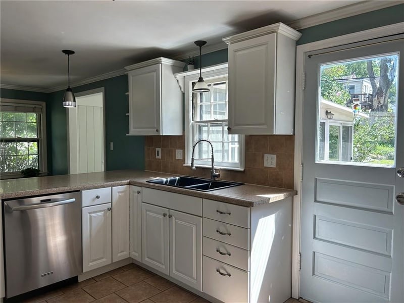 2821 W 73rd St, Prairie Village, KS 66208