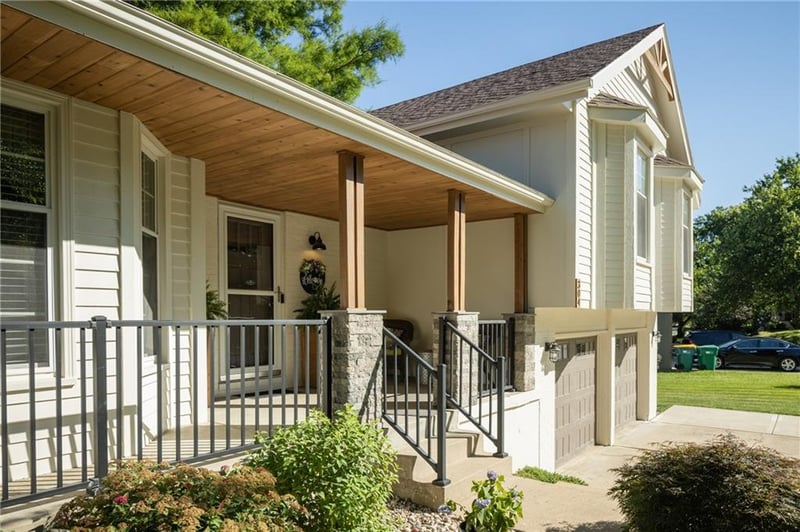 304 Brownfield Dr, Lee's Summit, MO 64063