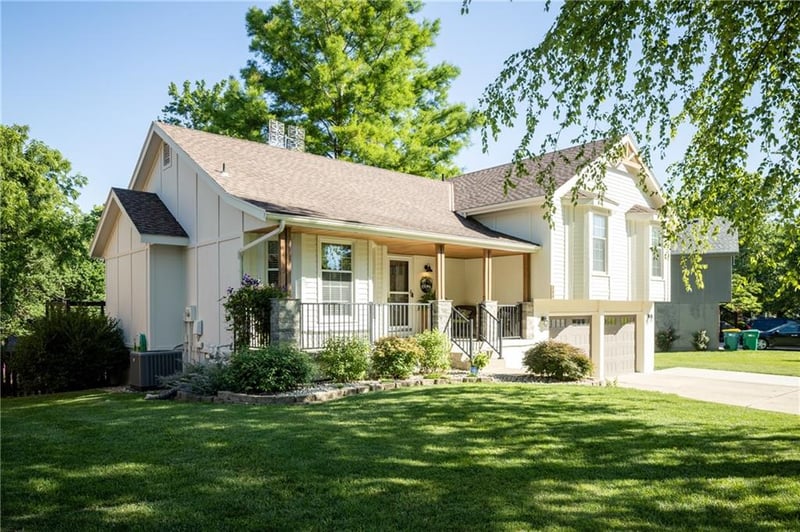 304 Brownfield Dr, Lee's Summit, MO 64063