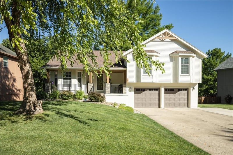 304 Brownfield Dr, Lee's Summit, MO 64063