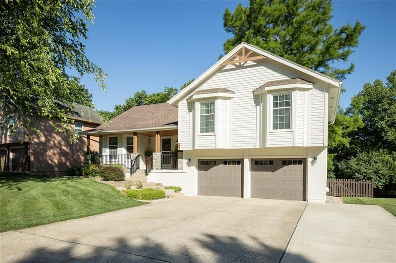 304 Brownfield Dr, Lee's Summit, MO 64063