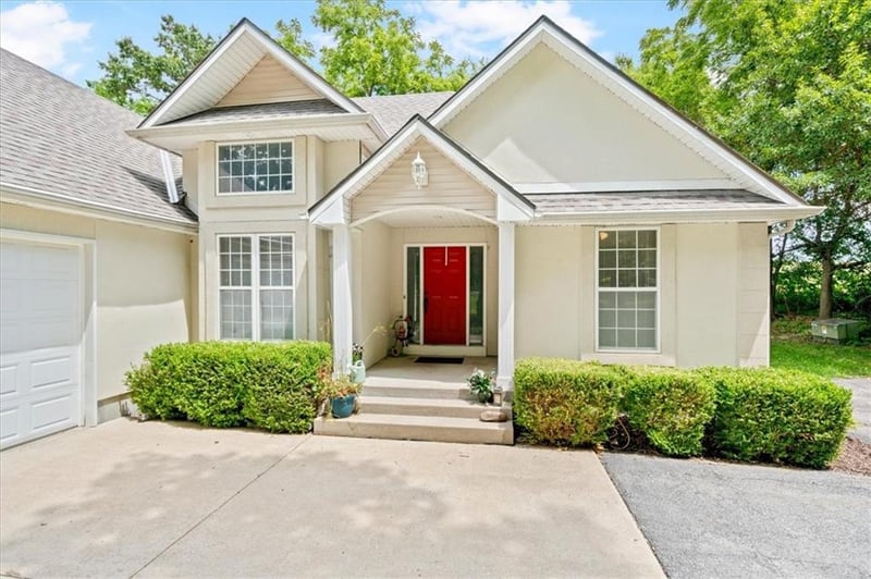 7411 Arnett Rd, Grain Valley, MO 64029