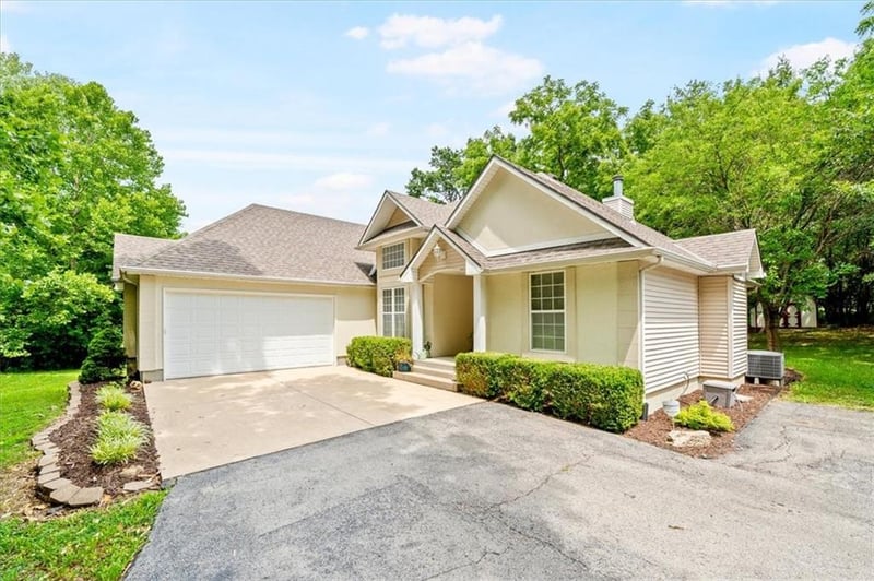 7411 Arnett Rd, Grain Valley, MO 64029