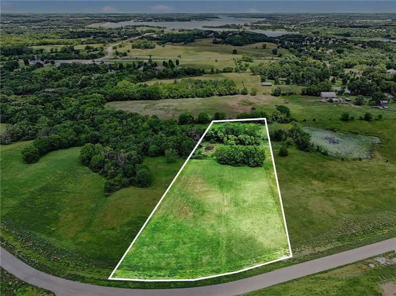 3090 Onyx St, Smithville, MO 64089
