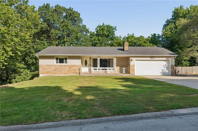 6826 Baltimore Ave, Gladstone, MO 64118