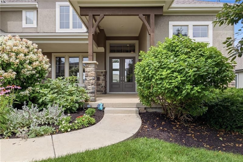 10408 172nd St, Overland Park, KS 66221