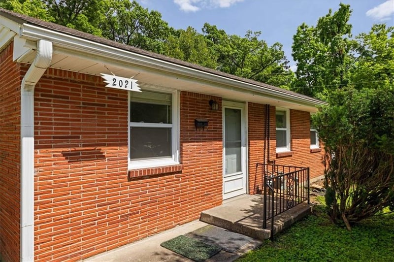 2021 S Harris Ave, Independence, MO 64052