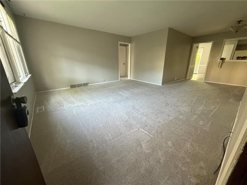 472 104th St #A, Kansas City, MO 64114
