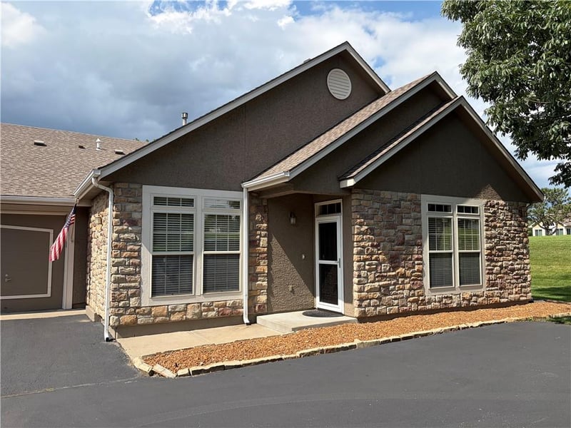 11263 Summit St #2402, Olathe, KS 66062