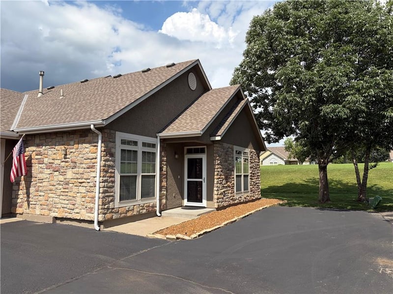 11263 Summit St #2402, Olathe, KS 66062