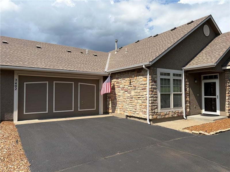 11263 Summit St #2402, Olathe, KS 66062