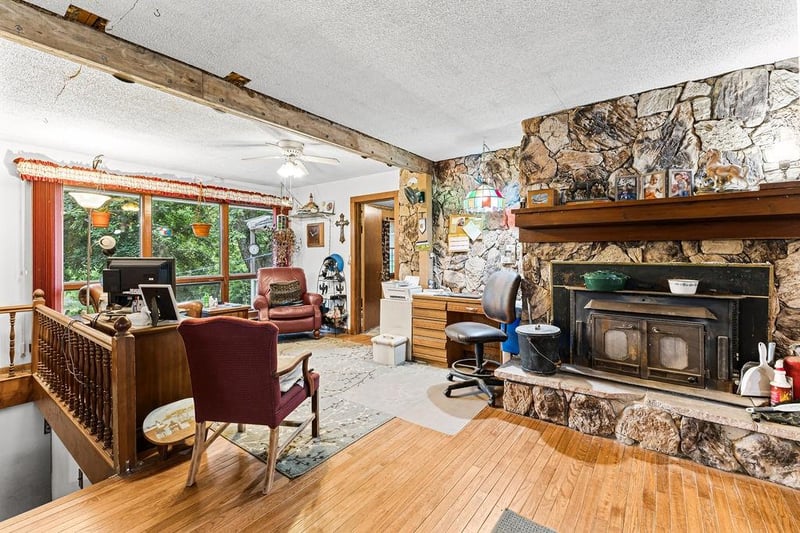 3252 SW Warnicks Rd, St Joseph, MO 64504