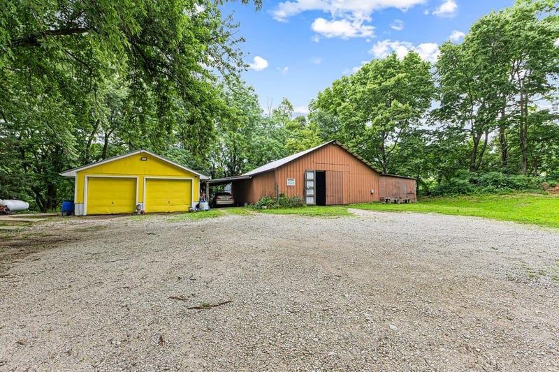 3252 SW Warnicks Rd, St Joseph, MO 64504
