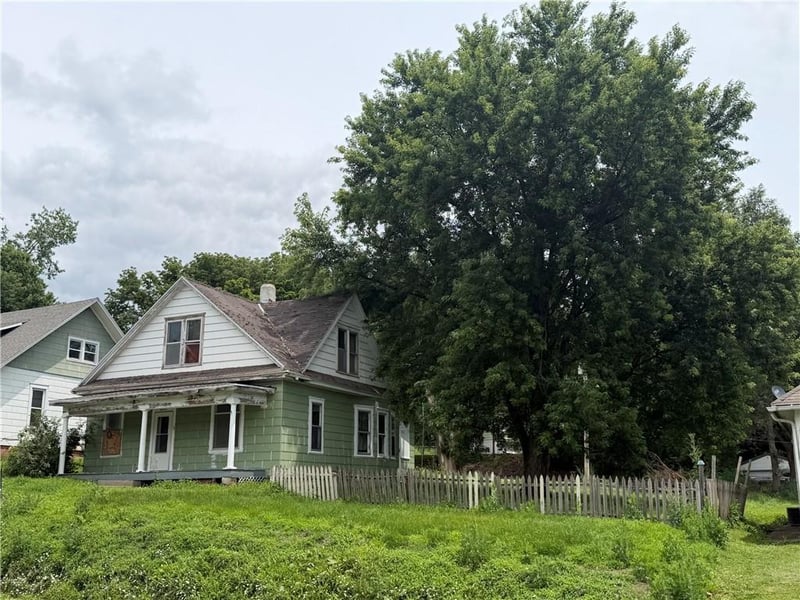 3205 S 22nd St, St Joseph, MO 64503