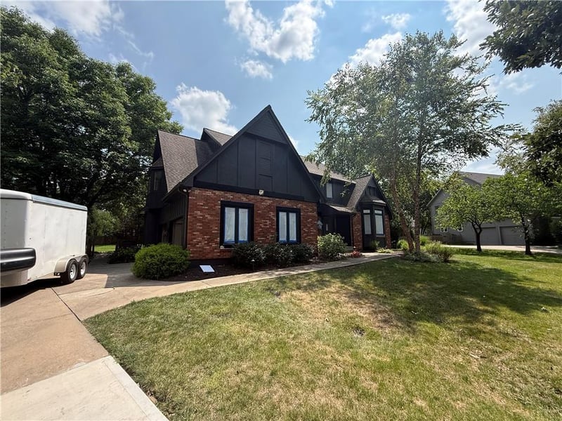 3353 129th Ter, Leawood, KS 66209