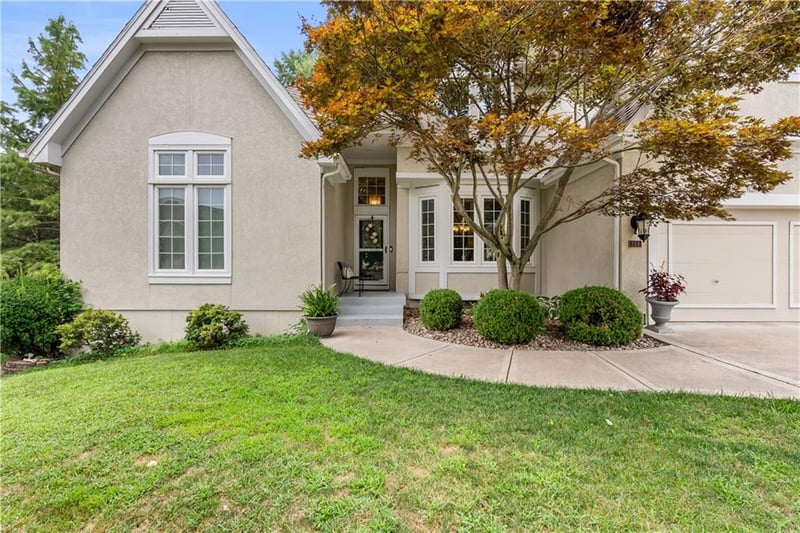 713 Plumbrook Pl, Lee's Summit, MO 64064