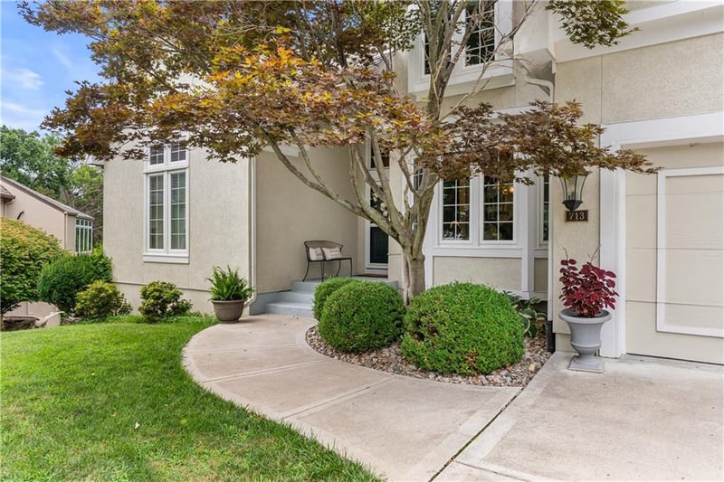 713 Plumbrook Pl, Lee's Summit, MO 64064