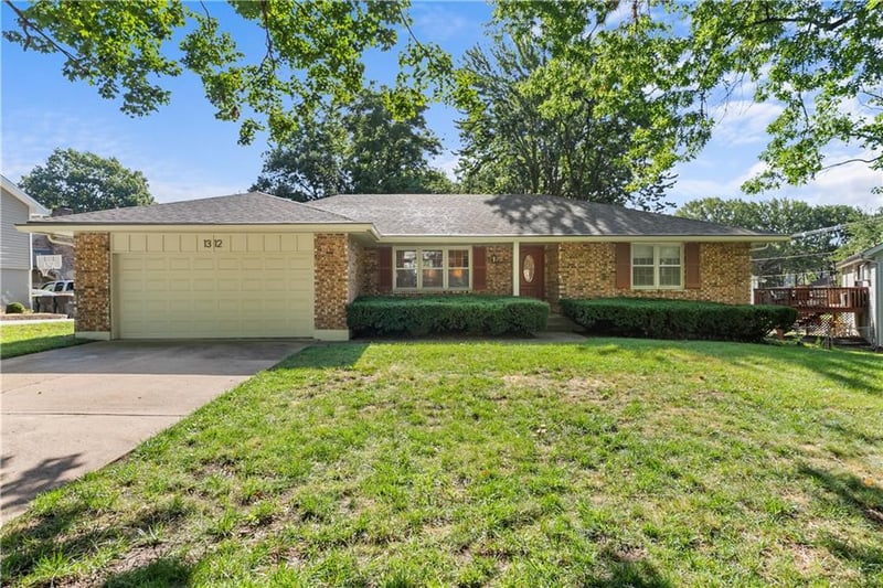 1312 Sunrise Dr, Blue Springs, MO 64015