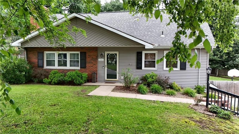 2320 33rd Street Ter, St Joseph, MO 64506
