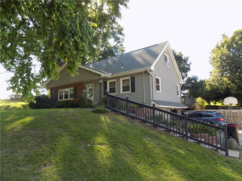2320 33rd Street Ter, St Joseph, MO 64506
