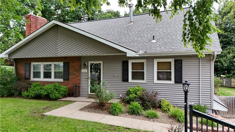 2320 33rd Street Ter, St Joseph, MO 64506