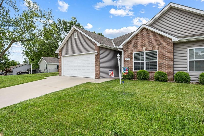 3738 Charles St, St Joseph, MO 64506